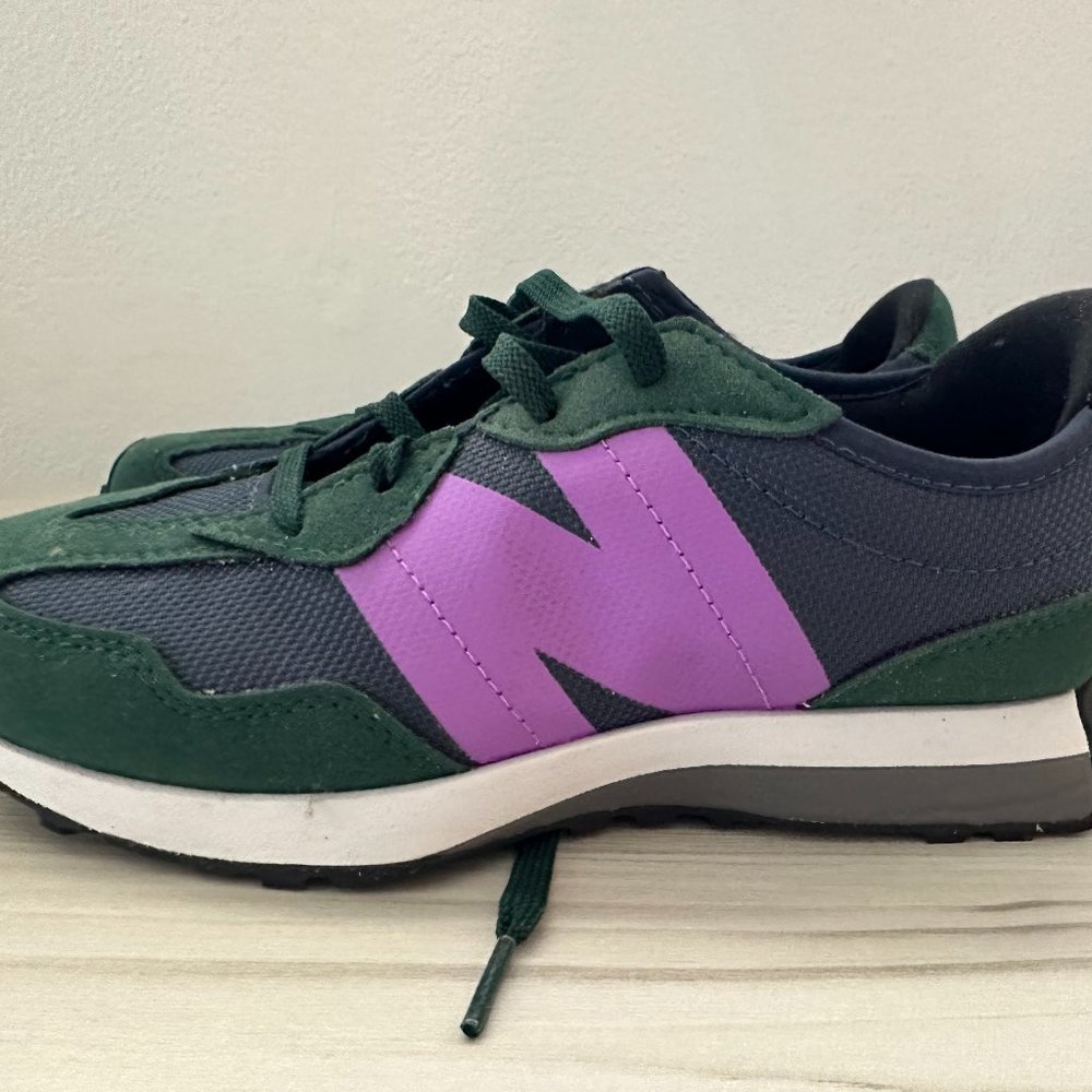 New Balance The Intelligent Choice 327, Size 4 Women's